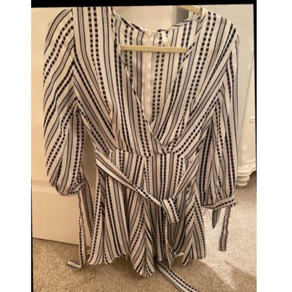 Women’s small many and white long sleeve romper
